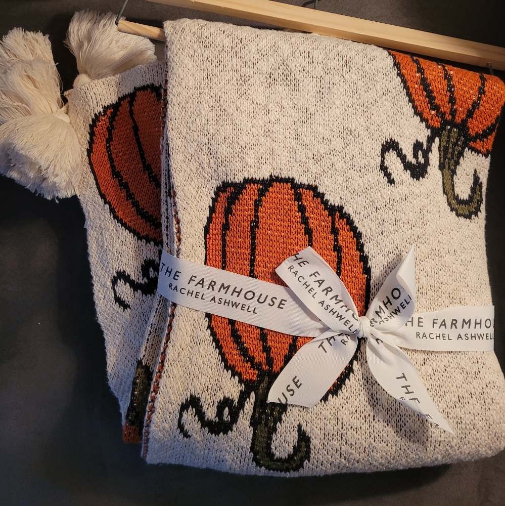 Rachel Ashwell the farmhouse knit pumpkin blanket